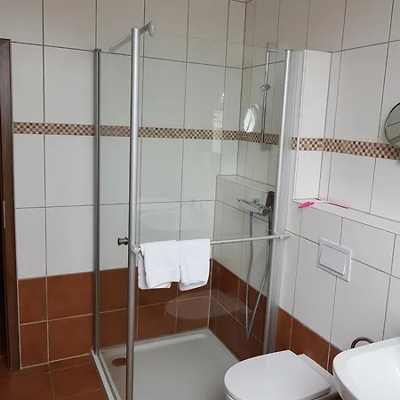 Saint Denis 2* كريفيلد